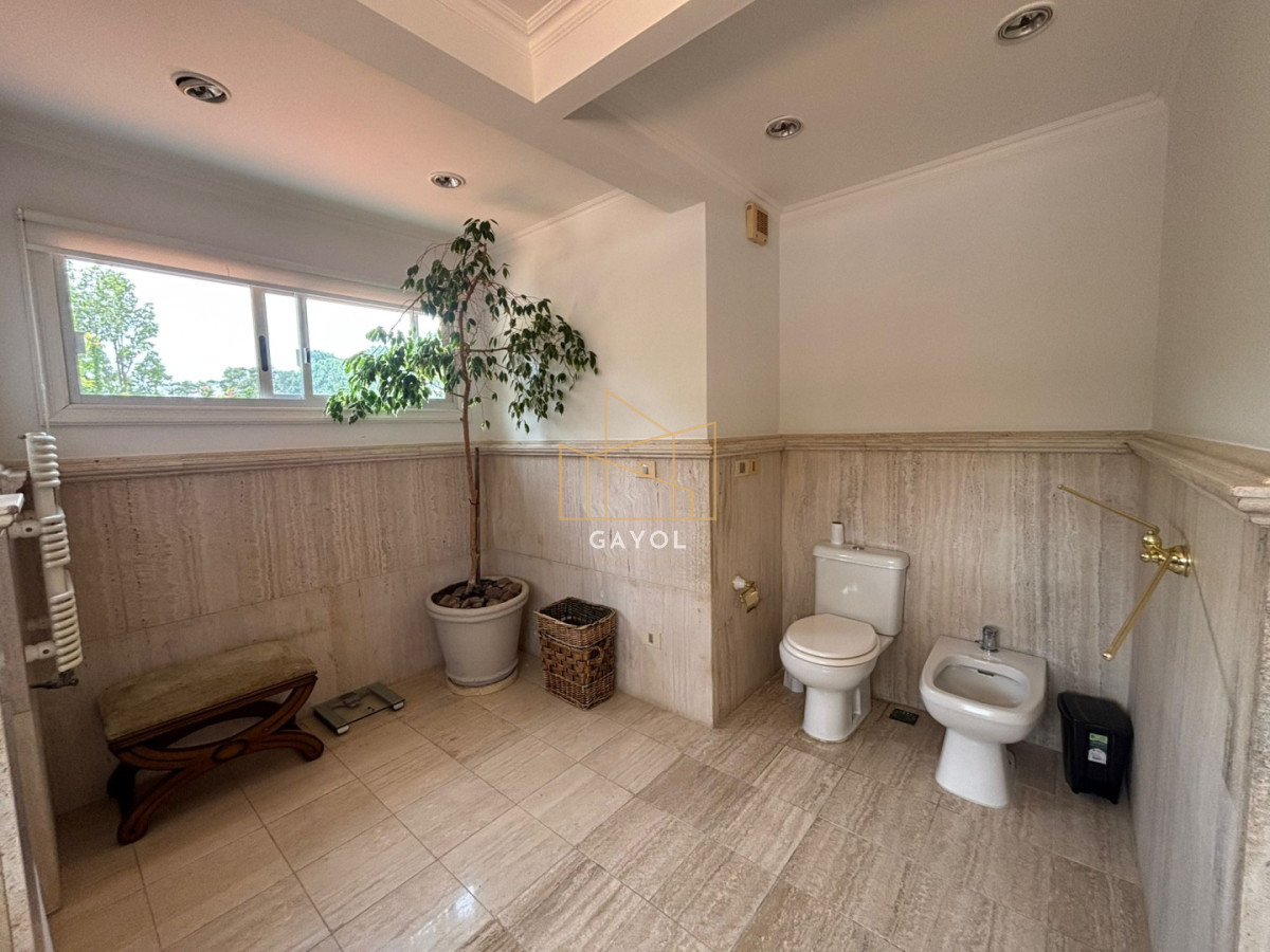 Casa ID.873 - Casa para alquilar de 5 dormitorios en Punta del Este 