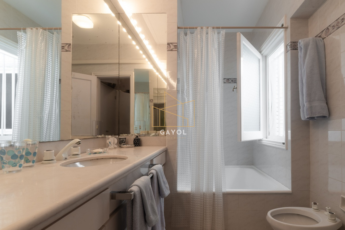 Casa ID.871 - Casa en Venta Golf de  Punta del Este, frente al mar, con vista , 6 Dormitorios.