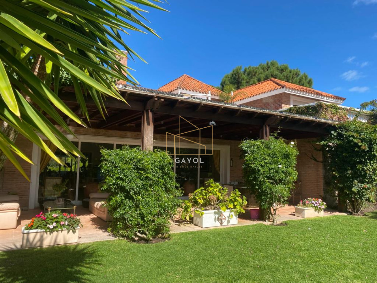 Casa ID.873 - Casa para alquilar de 5 dormitorios en Punta del Este 