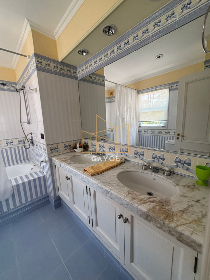 Casa ID.873 - Casa para alquilar de 5 dormitorios en Punta del Este 