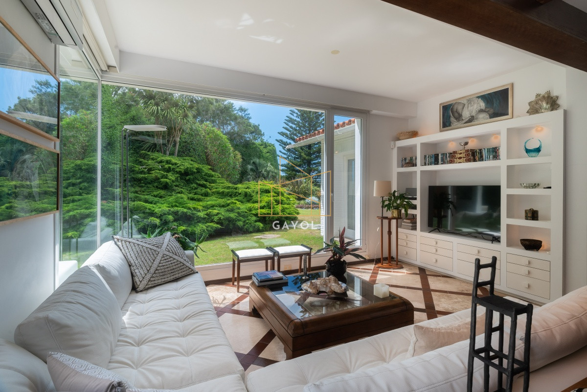 Casa ID.871 - Casa en Venta Golf de  Punta del Este, frente al mar, con vista , 6 Dormitorios.