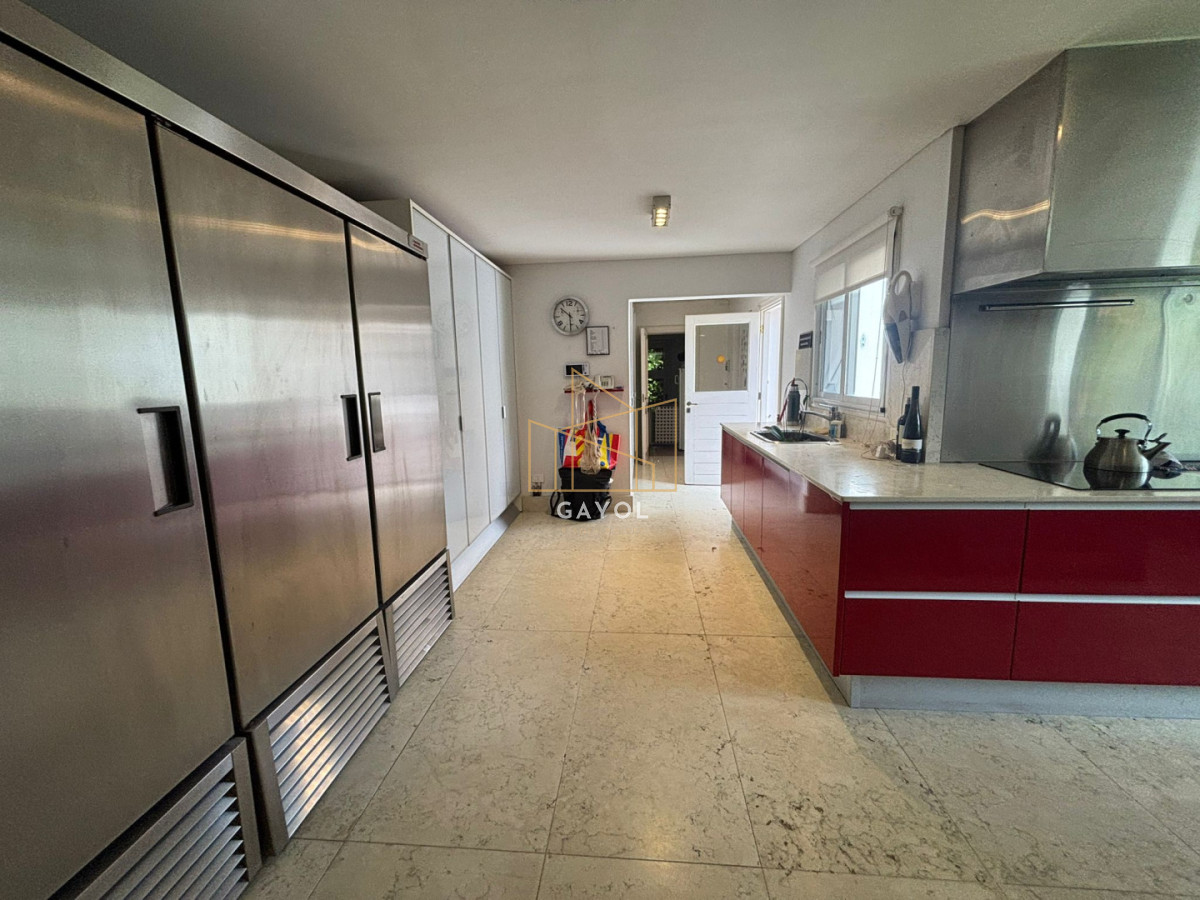 Casa ID.873 - Casa para alquilar de 5 dormitorios en Punta del Este 