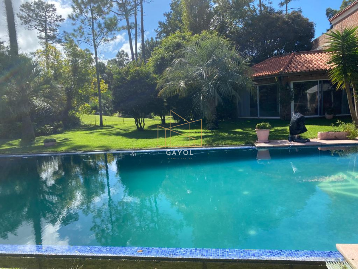 Casa ID.873 - Casa para alquilar de 5 dormitorios en Punta del Este 