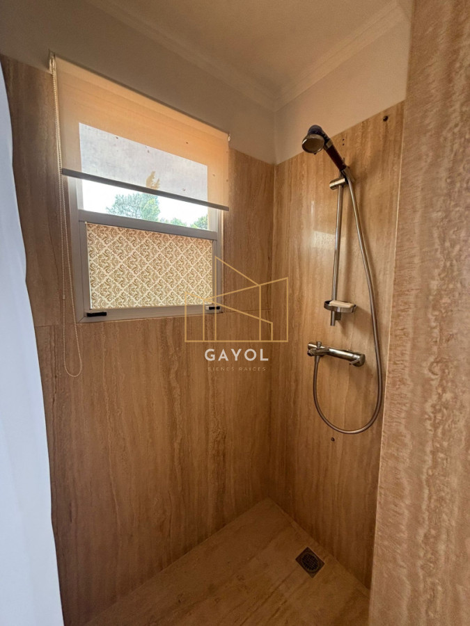 Casa ID.873 - Casa para alquilar de 5 dormitorios en Punta del Este 