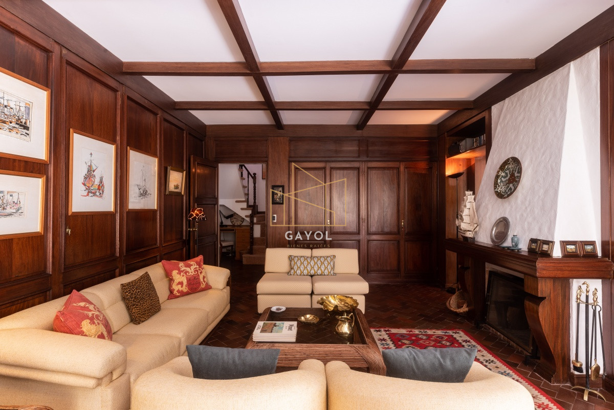 Casa ID.871 - Casa en Venta Golf de  Punta del Este, frente al mar, con vista , 6 Dormitorios.