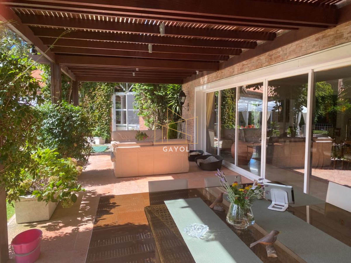 Casa ID.873 - Casa para alquilar de 5 dormitorios en Punta del Este 