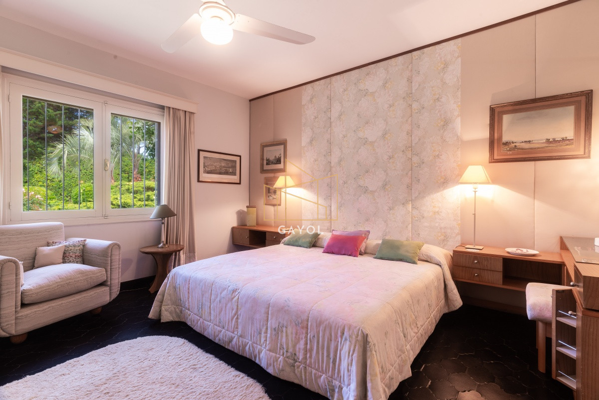 Casa ID.871 - Casa en Venta Golf de  Punta del Este, frente al mar, con vista , 6 Dormitorios.