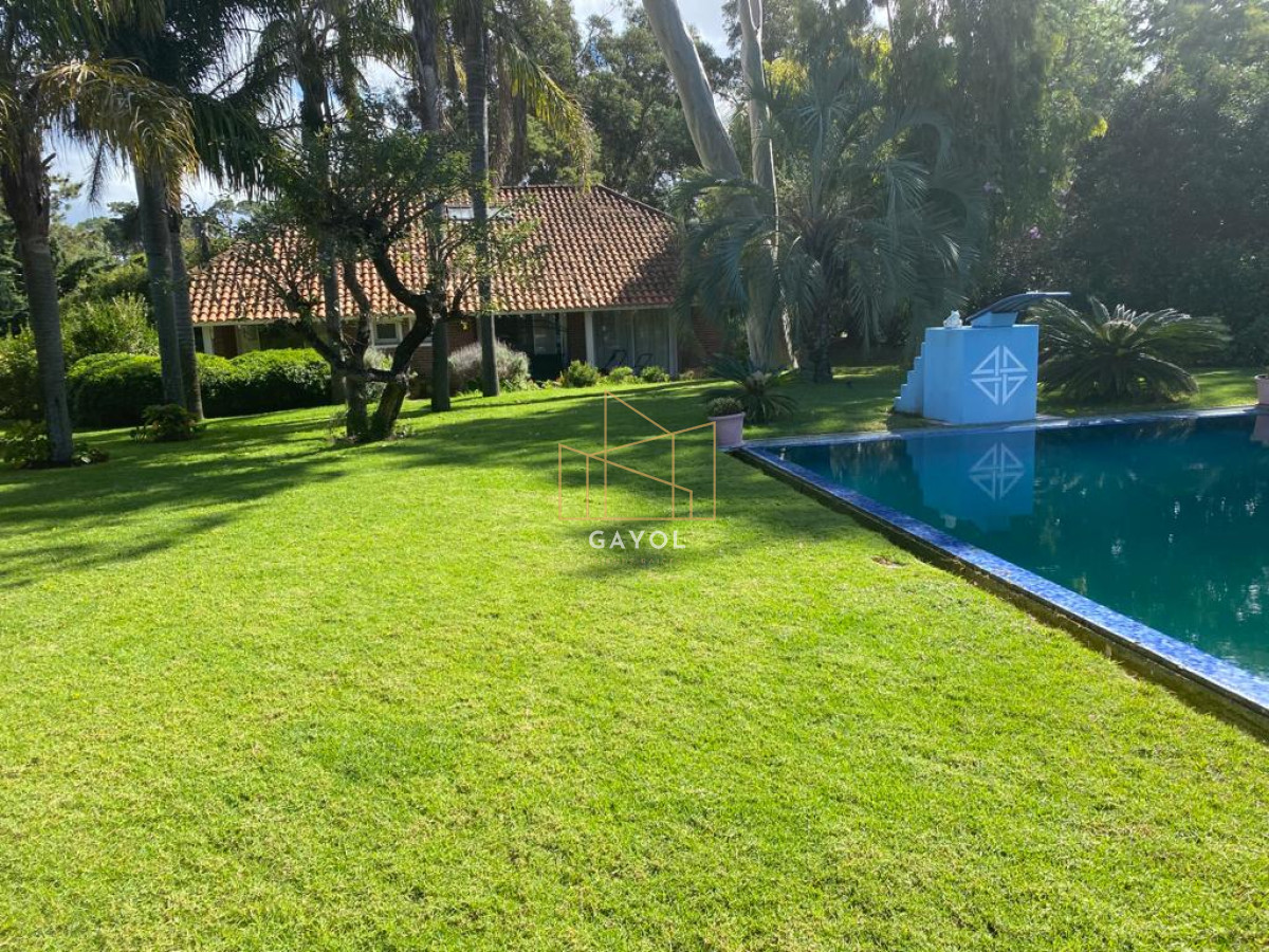 Casa ID.873 - Casa para alquilar de 5 dormitorios en Punta del Este 