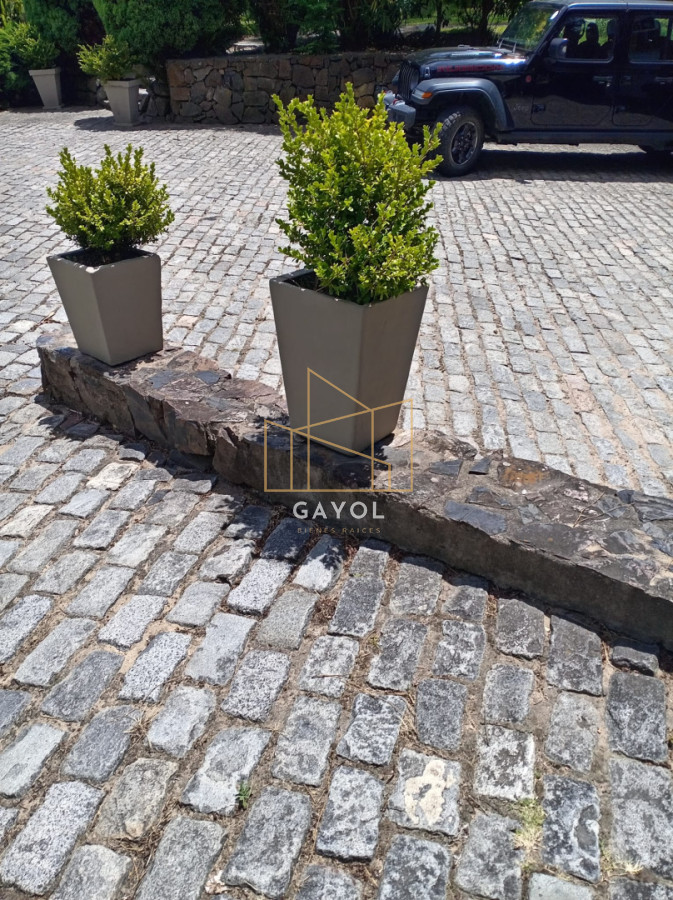 Casa ID.873 - Casa para alquilar de 5 dormitorios en Punta del Este 