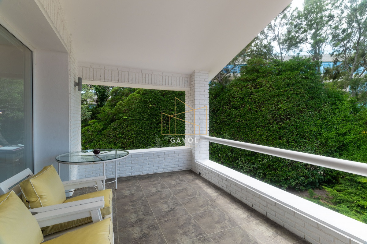 Casa ID.871 - Casa en Venta Golf de  Punta del Este, frente al mar, con vista , 6 Dormitorios.