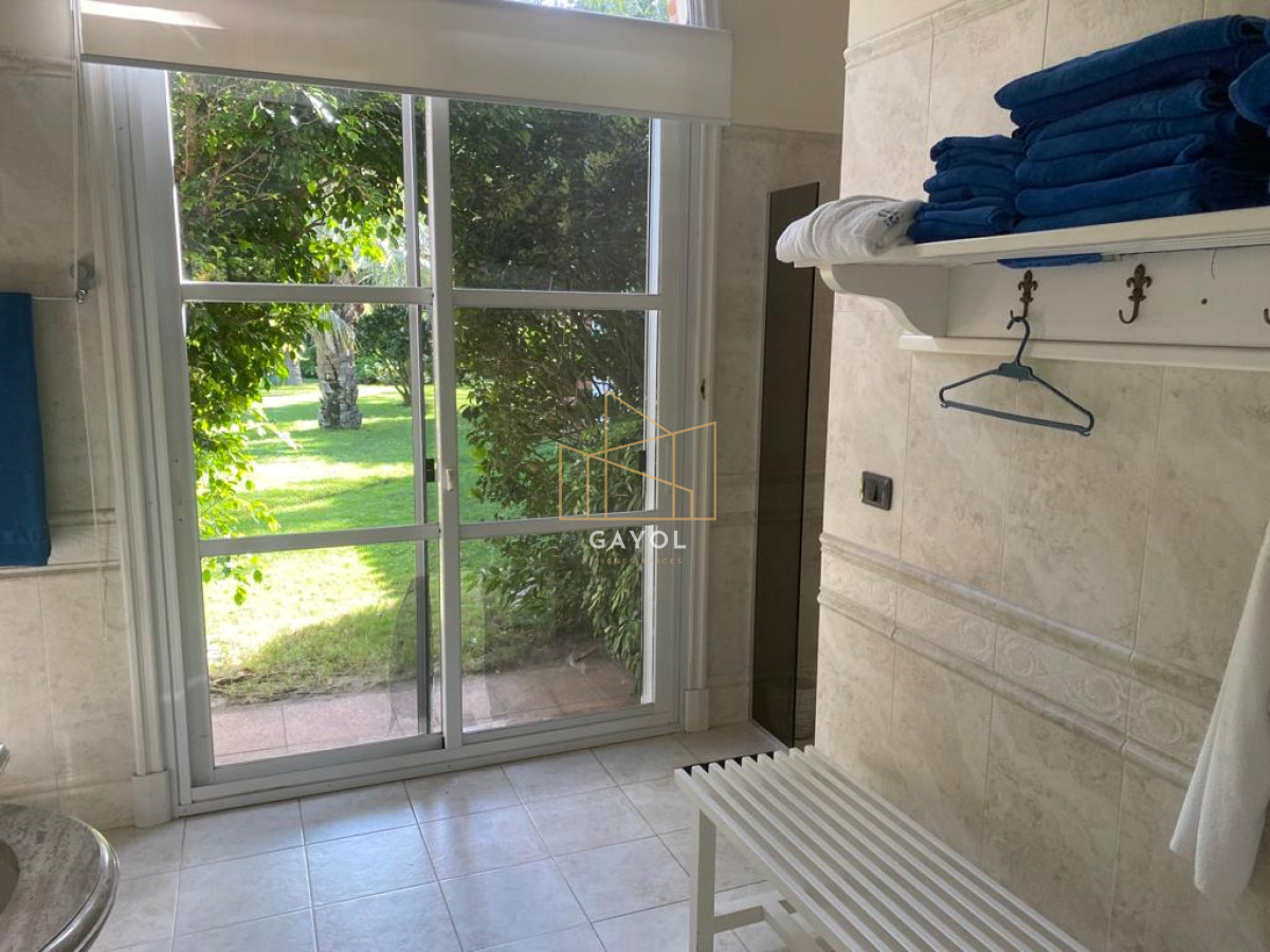 Casa ID.873 - Casa para alquilar de 5 dormitorios en Punta del Este 