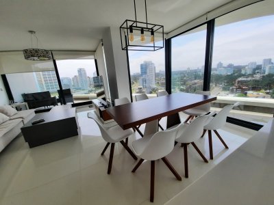 Apartamento en Venta y alquiler temporada de 3 dormitorios Art Tower 