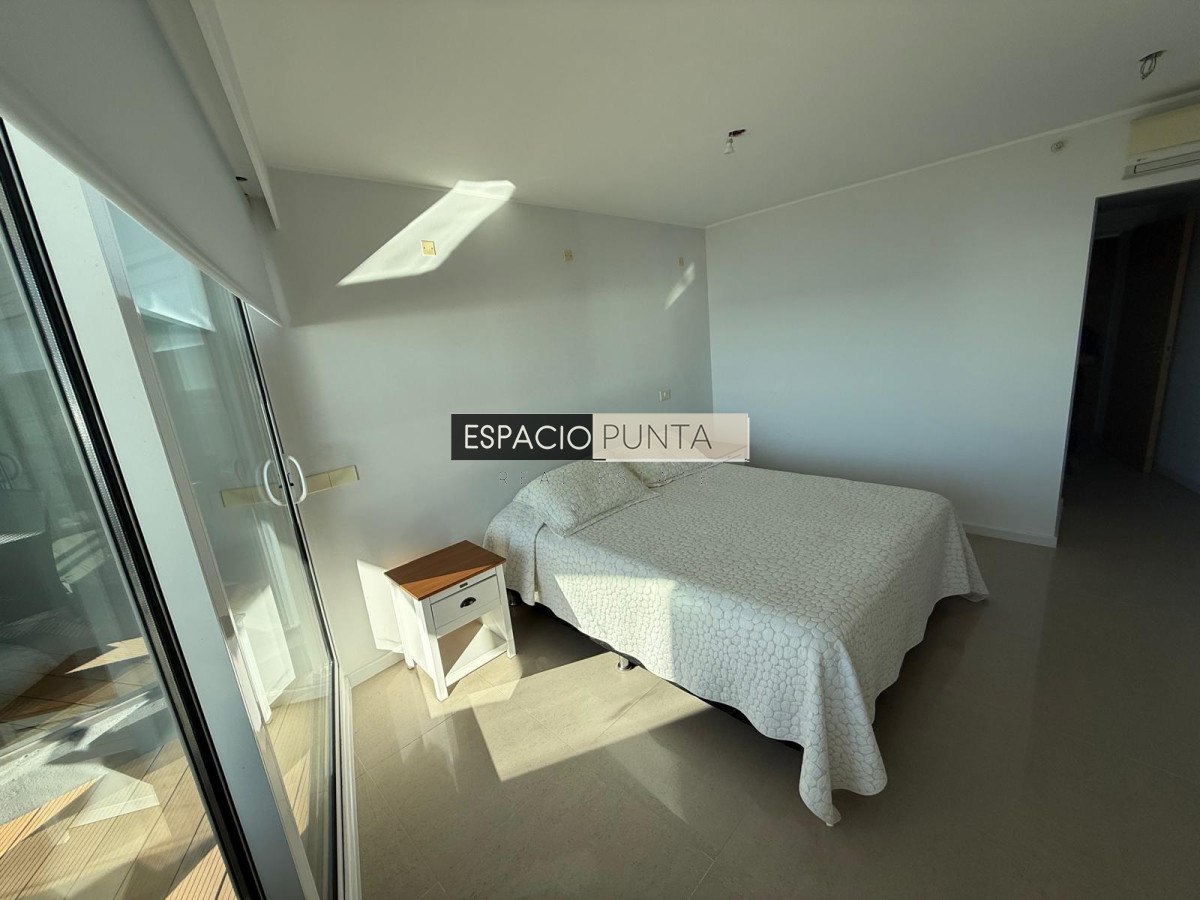 Apartamento ID.2911 - Venta de apartamento 4 ambientes - Peninsula, Punta del Este