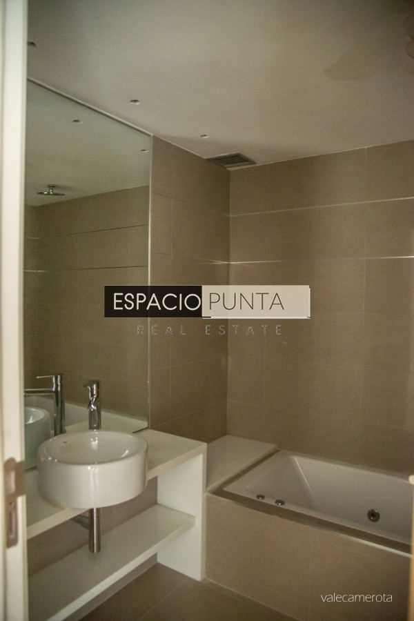 Apartamento ID.2911 - Venta de apartamento 4 ambientes - Peninsula, Punta del Este