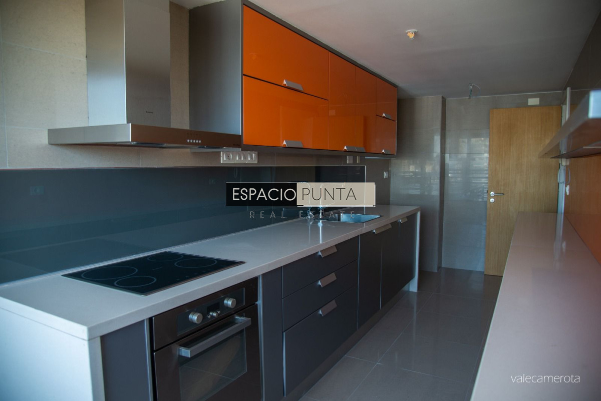 Apartamento ID.2911 - Venta de apartamento 4 ambientes - Peninsula, Punta del Este