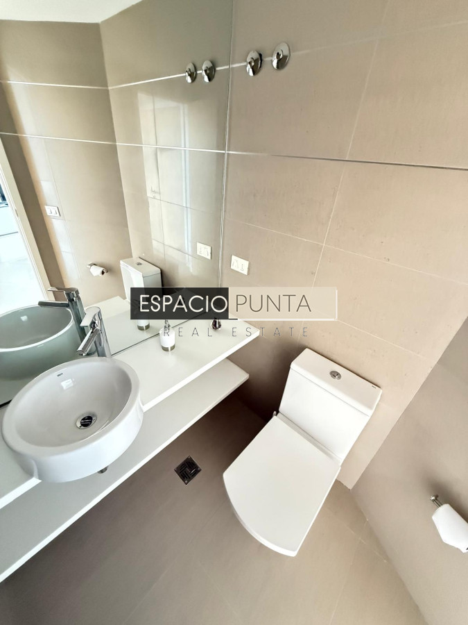 Apartamento ID.2911 - Venta de apartamento 4 ambientes - Peninsula, Punta del Este