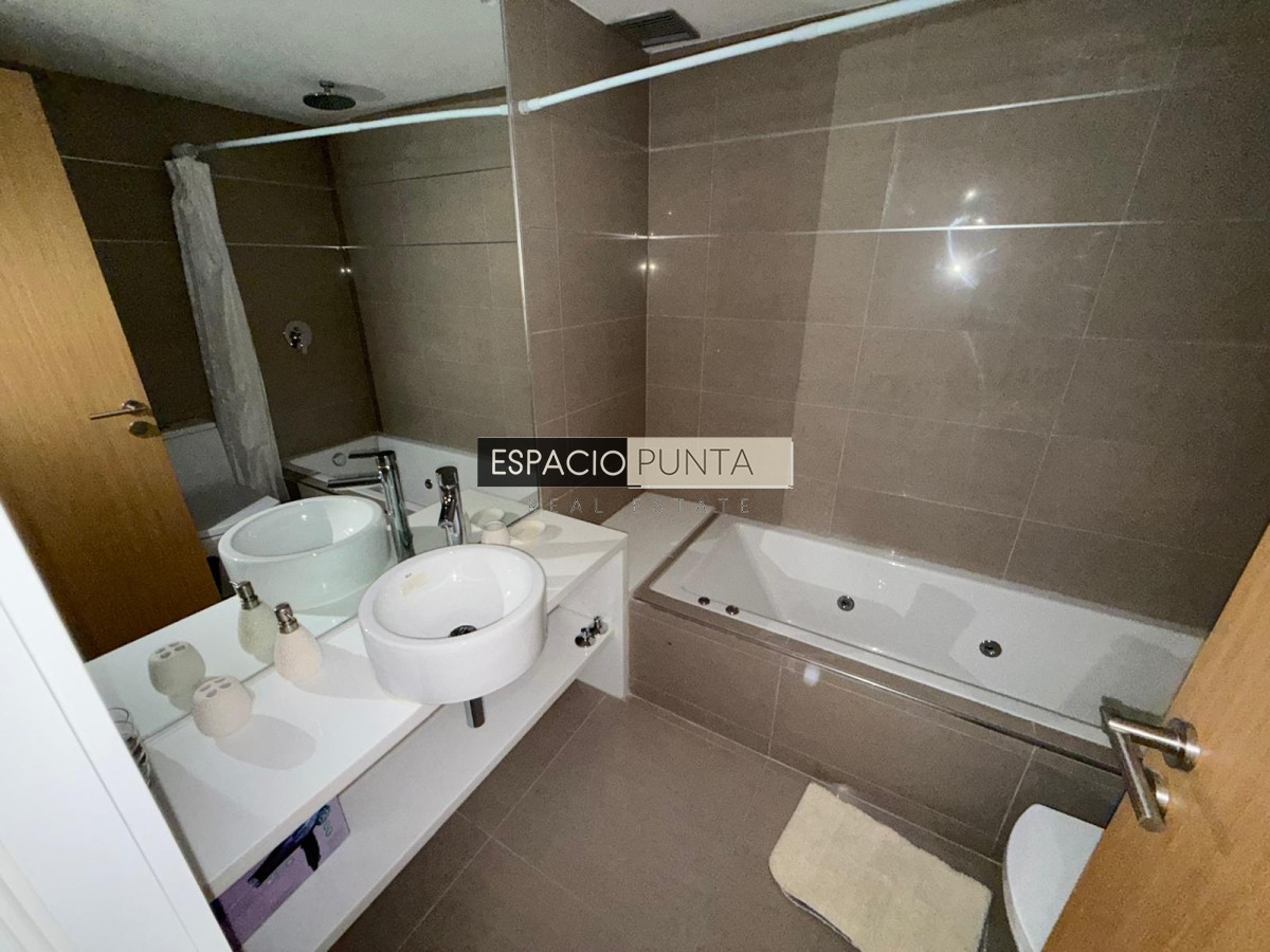 Apartamento ID.2911 - Venta de apartamento 4 ambientes - Peninsula, Punta del Este