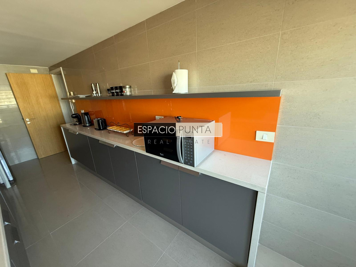 Apartamento ID.2911 - Venta de apartamento 4 ambientes - Peninsula, Punta del Este