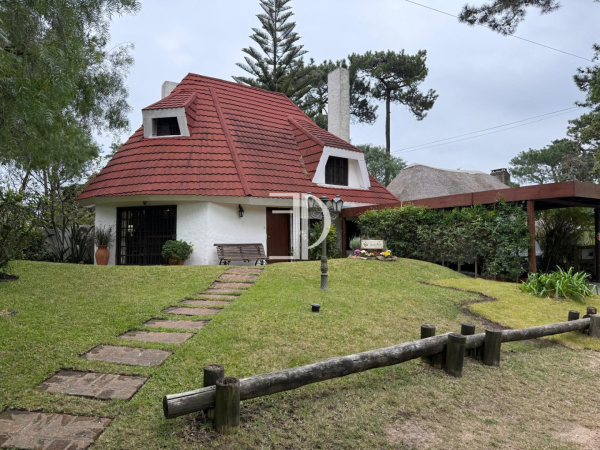 Casa ID.1538 - A pocas cuadras de la playa - Casa en Venta, 4 dormitorios, Pinares