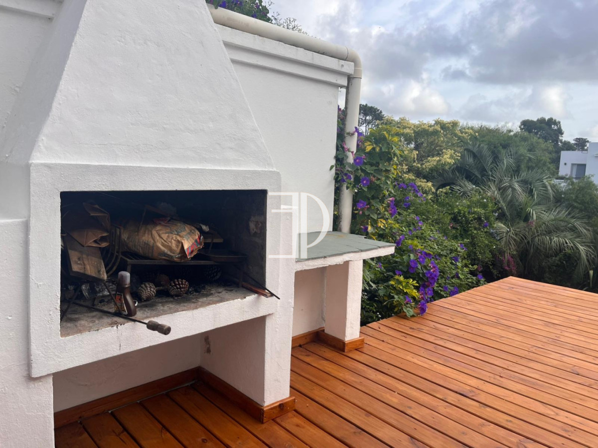 Casa ID.655 - VENTA DE CASA DE 3 DORMITORIOS CON VISTA AL MAR EN PINARES PUNTA DEL ESTE 