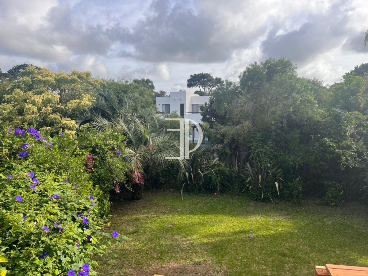 Casa ID.655 - VENTA DE CASA DE 3 DORMITORIOS CON VISTA AL MAR EN PINARES PUNTA DEL ESTE 