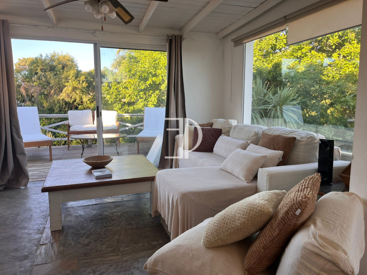 Casa ID.655 - VENTA DE CASA DE 3 DORMITORIOS CON VISTA AL MAR EN PINARES PUNTA DEL ESTE 