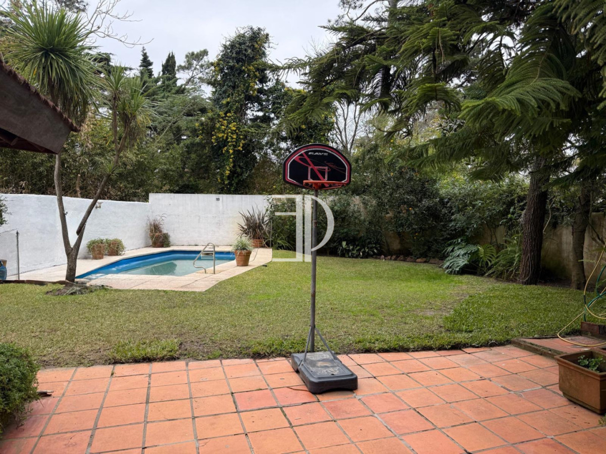 Casa ID.1538 - A pocas cuadras de la playa - Casa en Venta, 4 dormitorios, Pinares