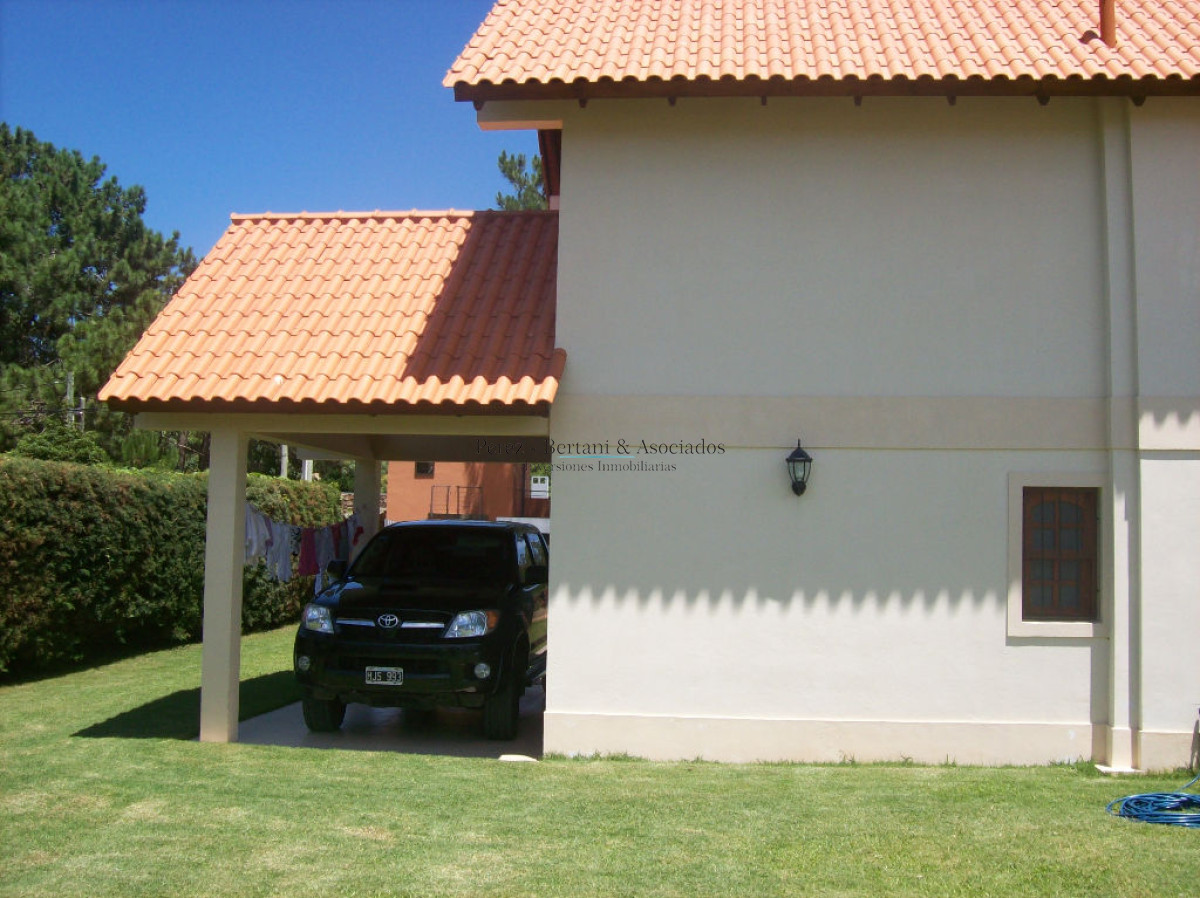 Casa ID.723 - Casa en Venta y Alquiler, Rincón del Indio, Punta del Este, 4 Dormitorios.