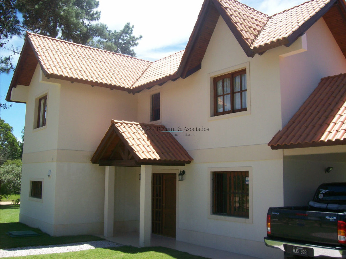 Casa ID.723 - Casa en Venta y Alquiler, Rincón del Indio, Punta del Este, 4 Dormitorios.