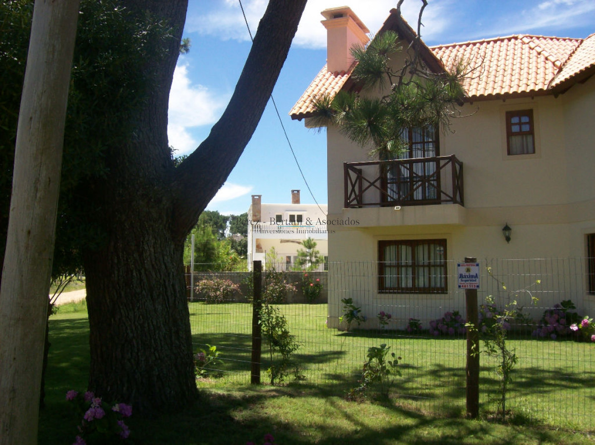 Casa ID.723 - Casa en Venta y Alquiler, Rincón del Indio, Punta del Este, 4 Dormitorios.