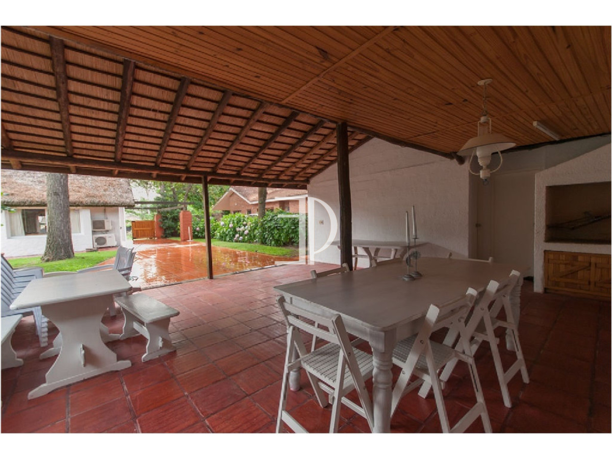 Casa ID.657 - Casa en Venta y Alquiler, Pinares, Punta del Este.