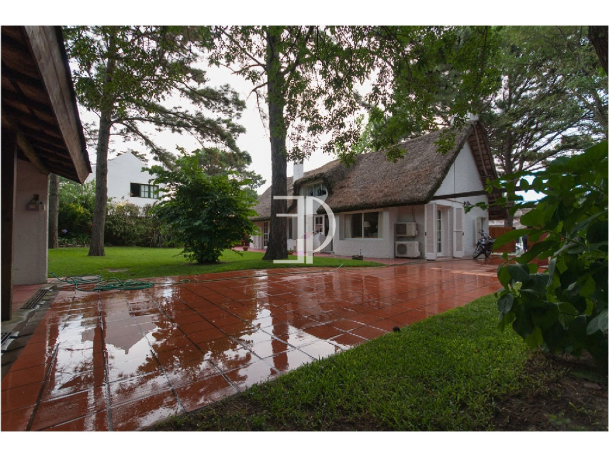 Casa ID.657 - Casa en Venta y Alquiler, Pinares, Punta del Este.