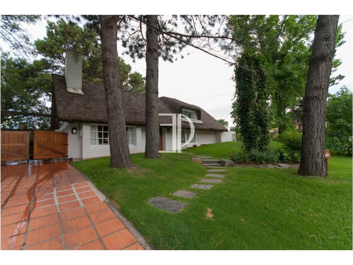 Casa ID.657 - Casa en Venta y Alquiler, Pinares, Punta del Este.