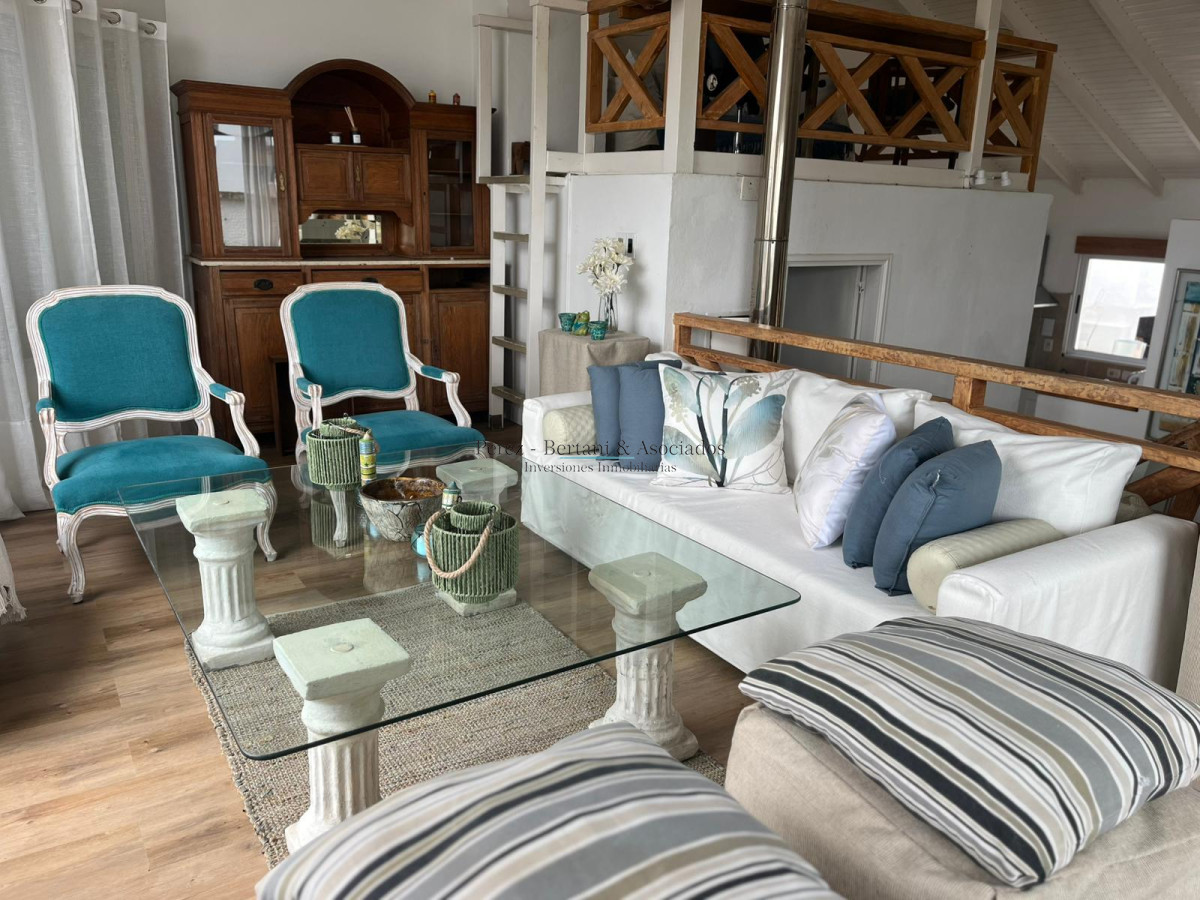 Casa ID.655 - VENTA DE CASA DE 3 DORMITORIOS CON VISTA AL MAR EN PINARES PUNTA DEL ESTE 