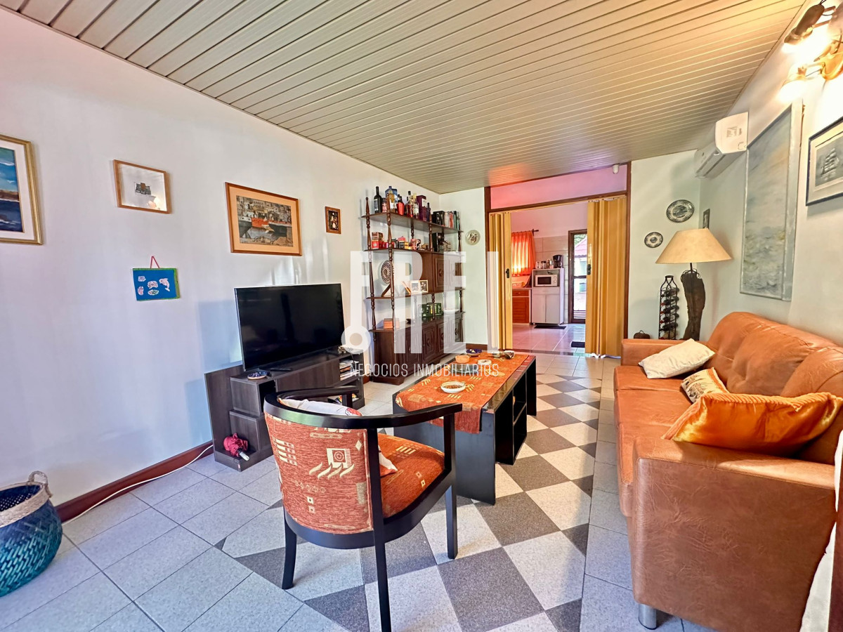 Casa ID.209 - En Venta, casa en zona de playa Mansa.. a pasos del mar!!!