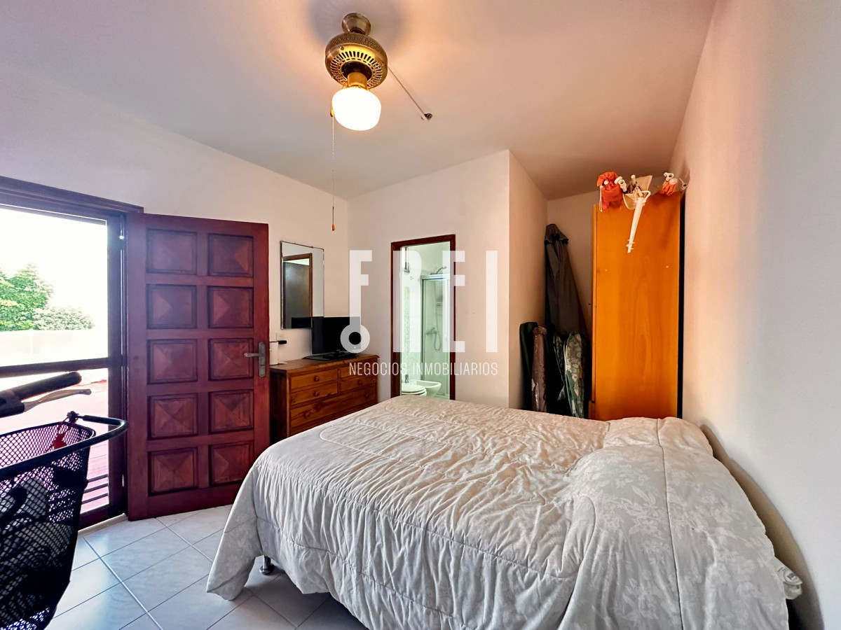 Casa ID.209 - En Venta, casa en zona de playa Mansa.. a pasos del mar!!!