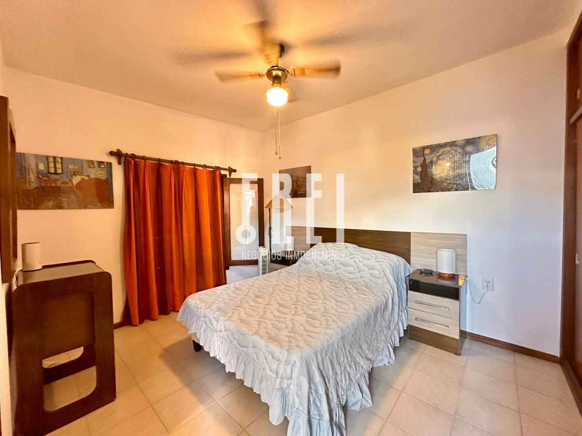 Casa ID.209 - En Venta, casa en zona de playa Mansa.. a pasos del mar!!!