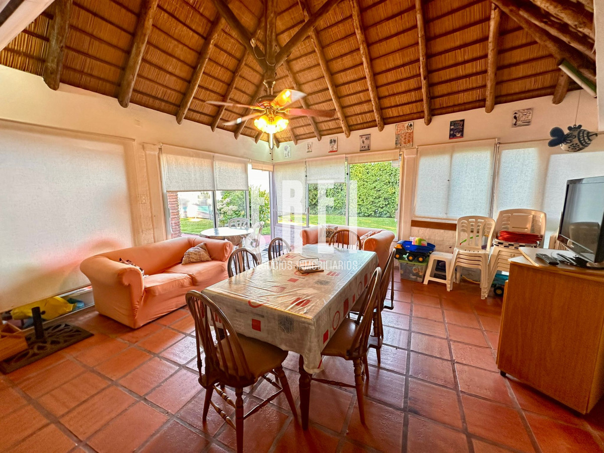 Casa ID.209 - En Venta, casa en zona de playa Mansa.. a pasos del mar!!!