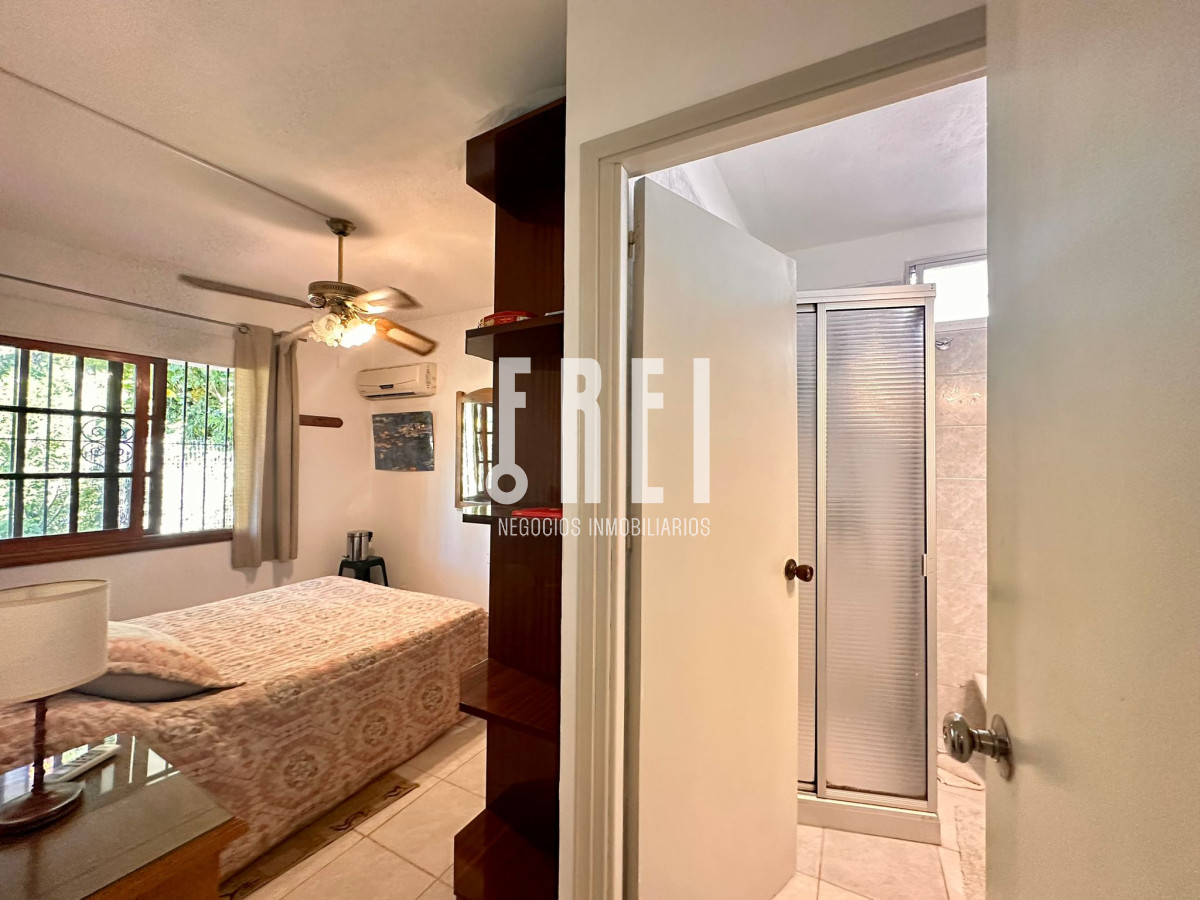 Casa ID.209 - En Venta, casa en zona de playa Mansa.. a pasos del mar!!!
