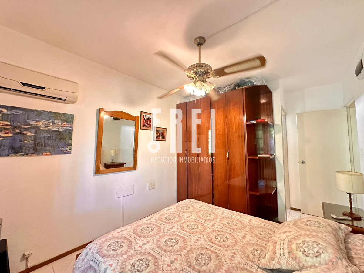 Casa ID.209 - En Venta, casa en zona de playa Mansa.. a pasos del mar!!!