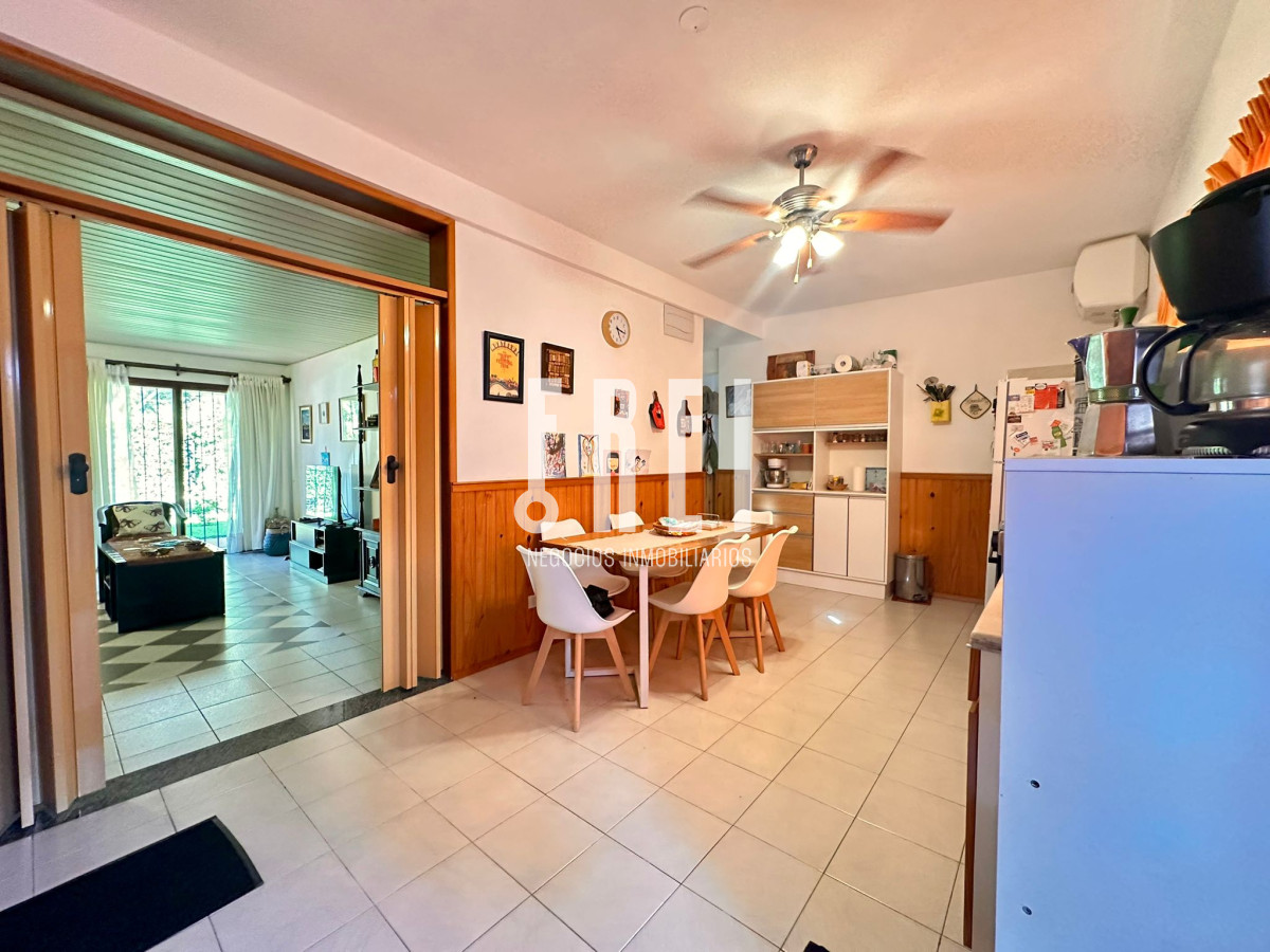 Casa ID.209 - En Venta, casa en zona de playa Mansa.. a pasos del mar!!!