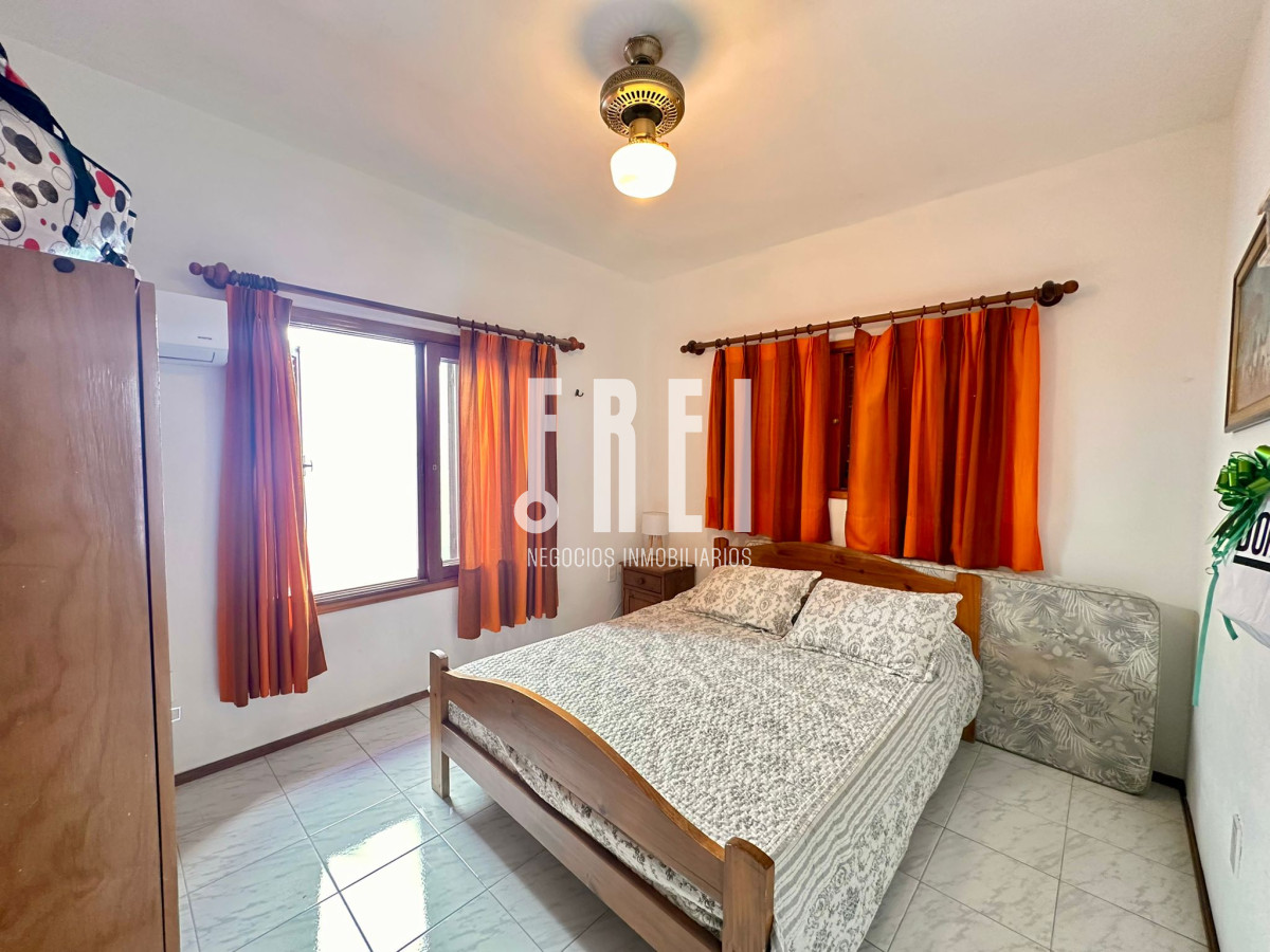 Casa ID.209 - En Venta, casa en zona de playa Mansa.. a pasos del mar!!!
