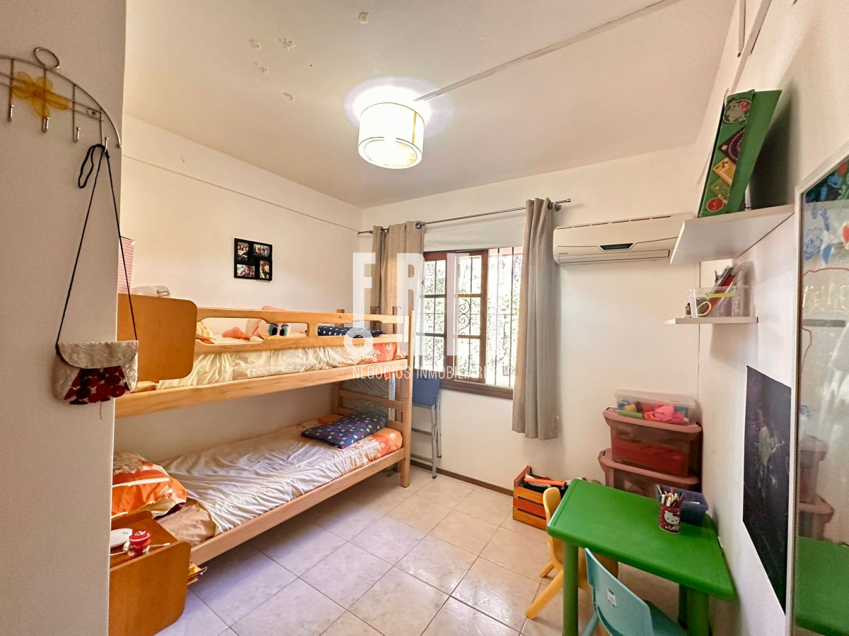 Casa ID.209 - En Venta, casa en zona de playa Mansa.. a pasos del mar!!!