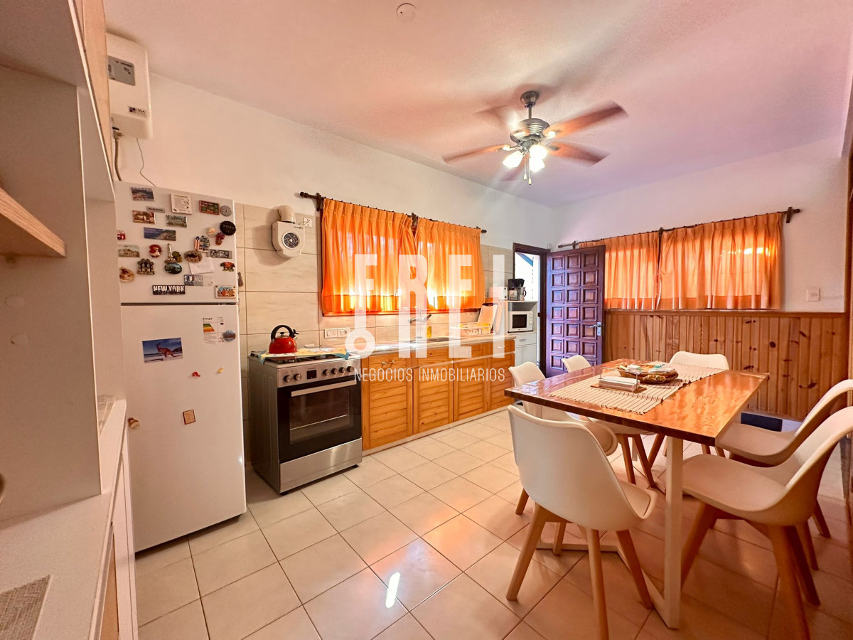 Casa ID.209 - En Venta, casa en zona de playa Mansa.. a pasos del mar!!!