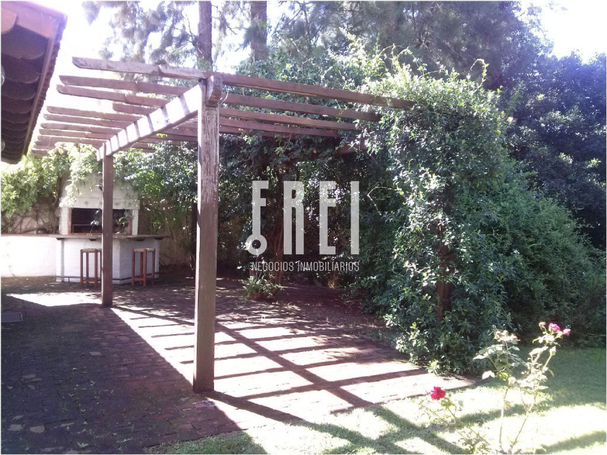 Casa ID.210 - Casa en Venta, Pinares, Punta del Este, 2 Dormitorios.