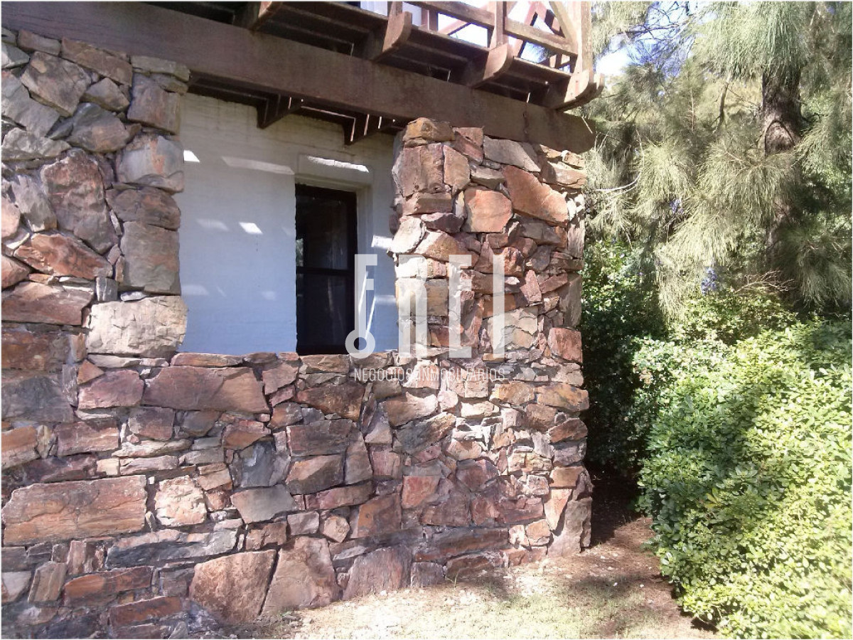 Casa ID.210 - Casa en Venta, Pinares, Punta del Este, 2 Dormitorios.