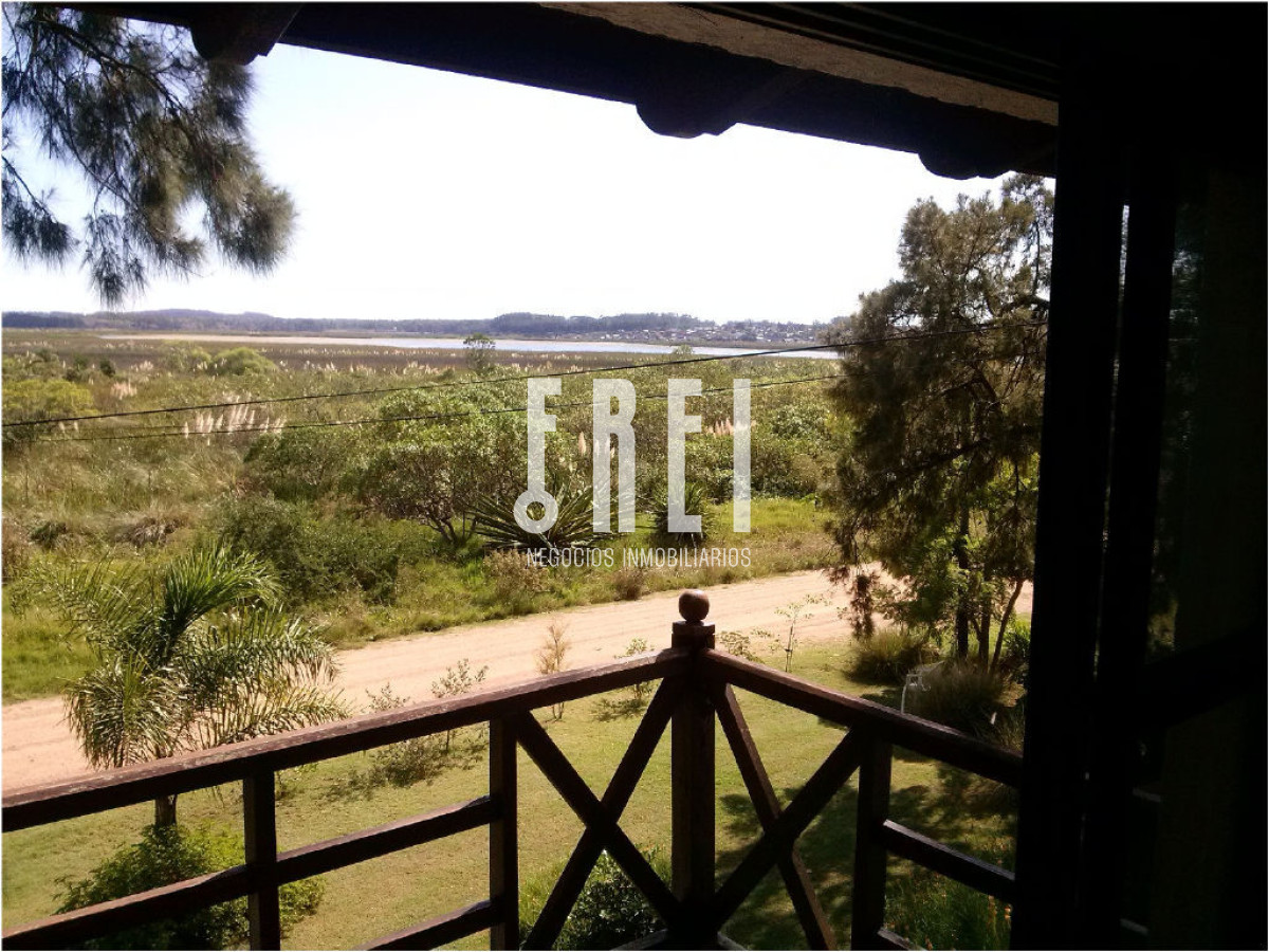 Casa ID.210 - Casa en Venta, Pinares, Punta del Este, 2 Dormitorios.