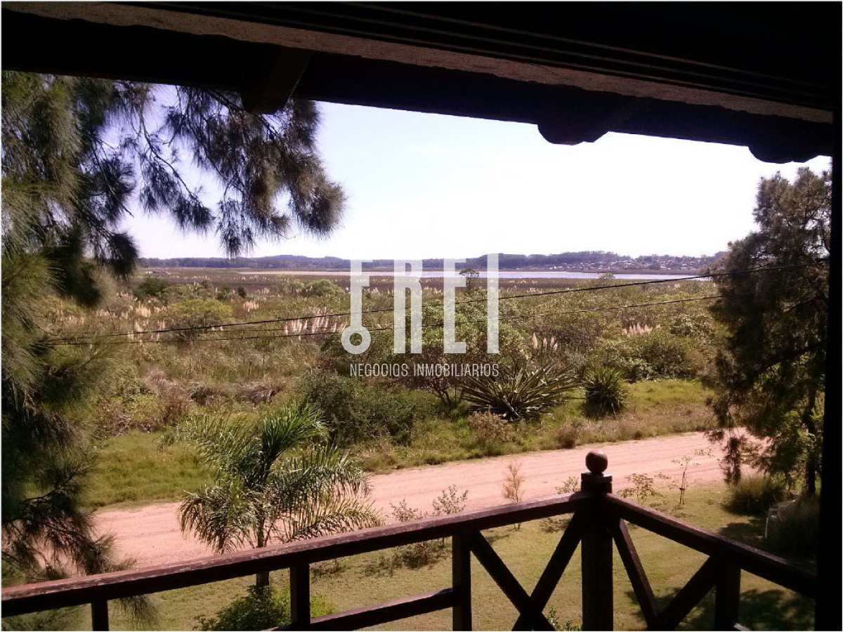 Casa ID.210 - Casa en Venta, Pinares, Punta del Este, 2 Dormitorios.