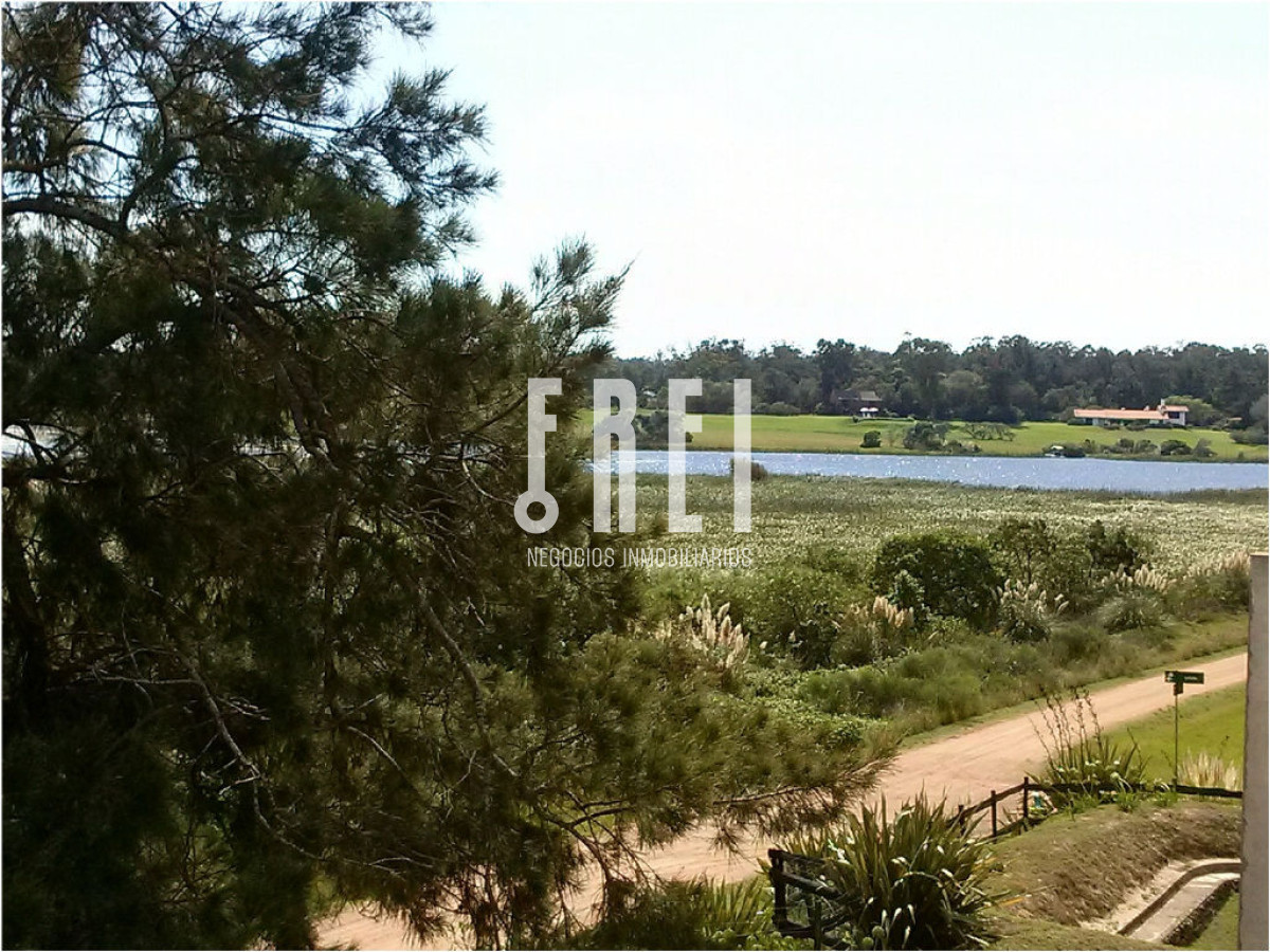 Casa ID.210 - Casa en Venta, Pinares, Punta del Este, 2 Dormitorios.