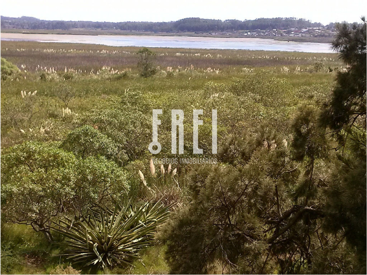 Casa ID.210 - Casa en Venta, Pinares, Punta del Este, 2 Dormitorios.